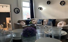 Windsor 4 - Spacious Beautiful 4 Bdrm Maisonette Nr Ncle Free Wifi Free Parking